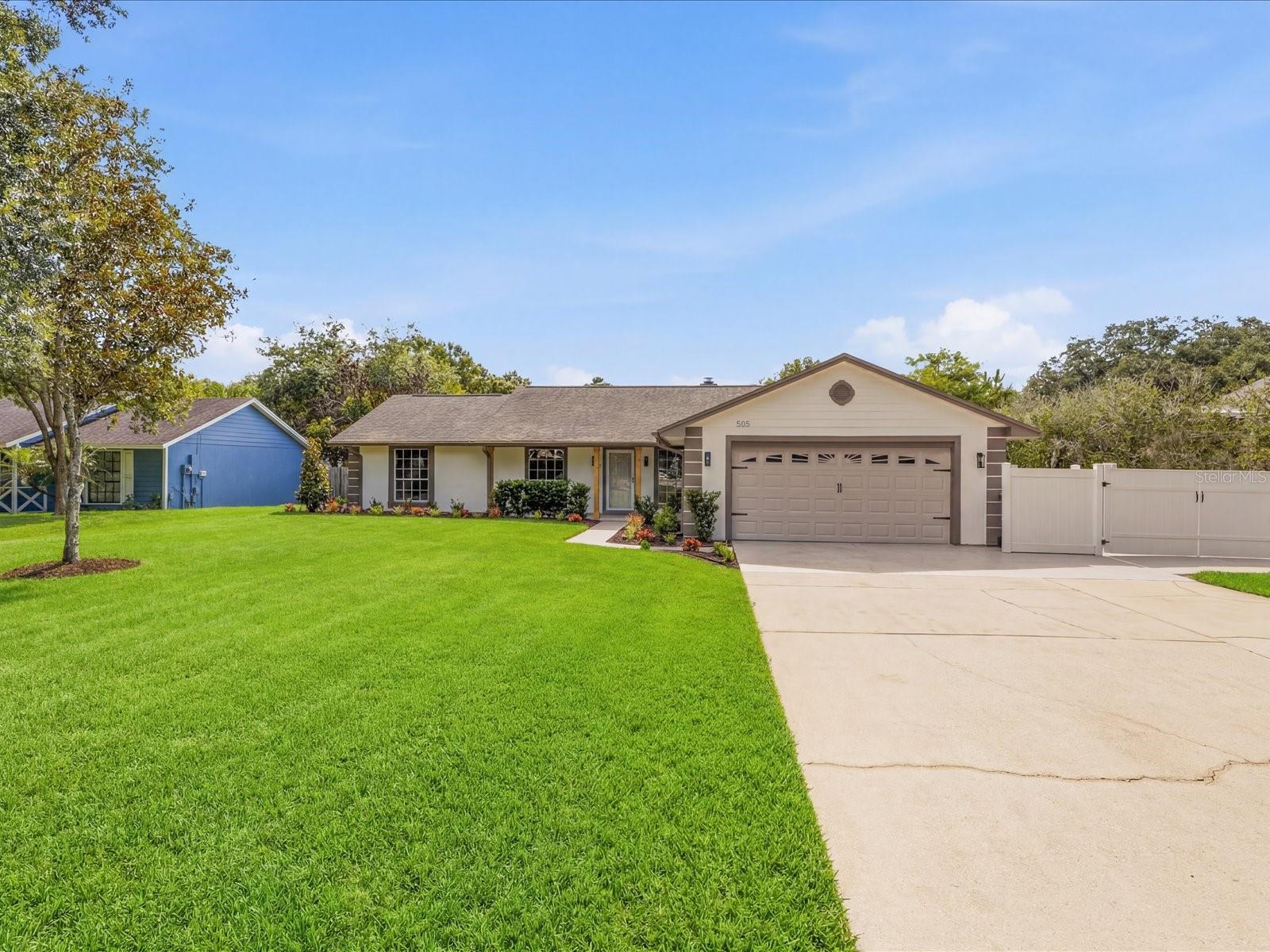 Single Family Residence em OVIEDO, FL - Daniel Dourado