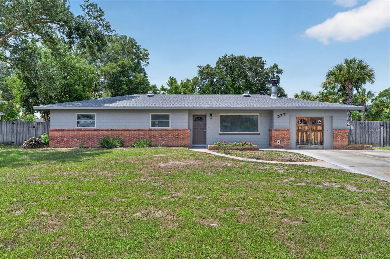 Single Family Residence in DELAND, FL - Daniel Dourado