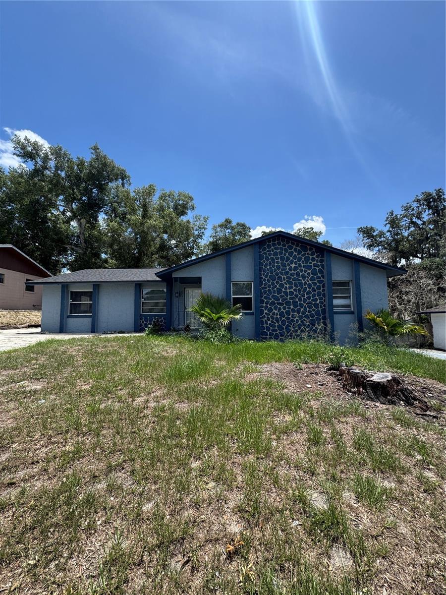 Single Family Residence in LAKE WALES, FL - Daniel Dourado