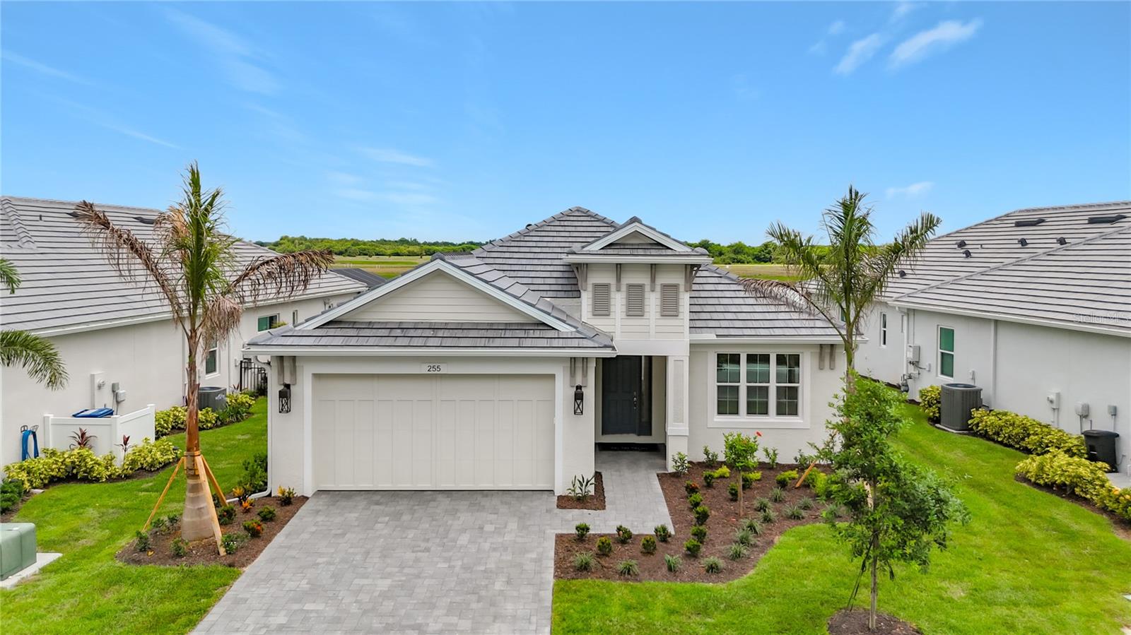 Single Family Residence in BRADENTON, FL - Daniel Dourado