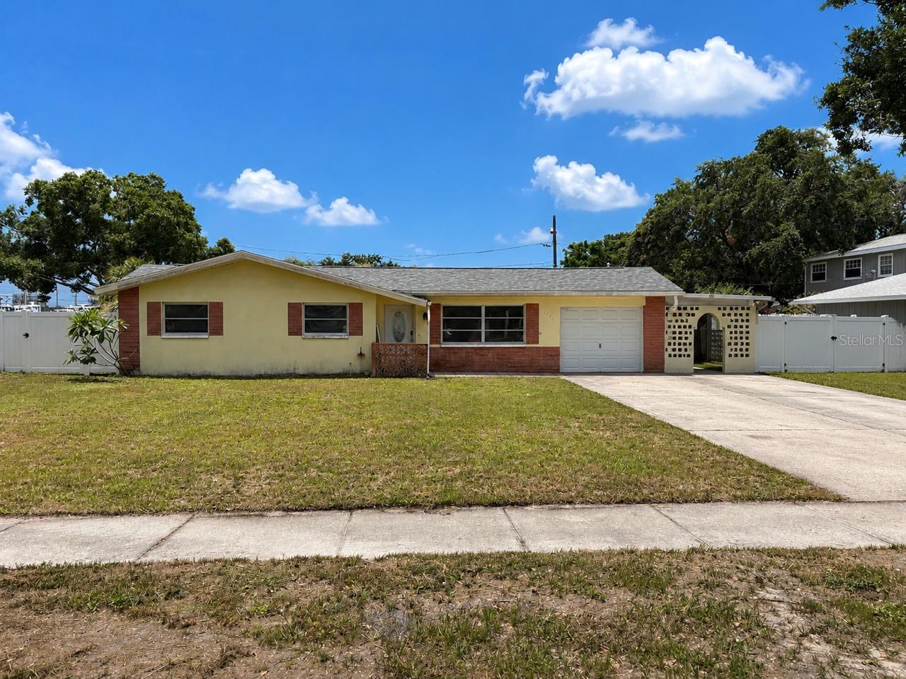 Single Family Residence in CLEARWATER, FL - Daniel Dourado