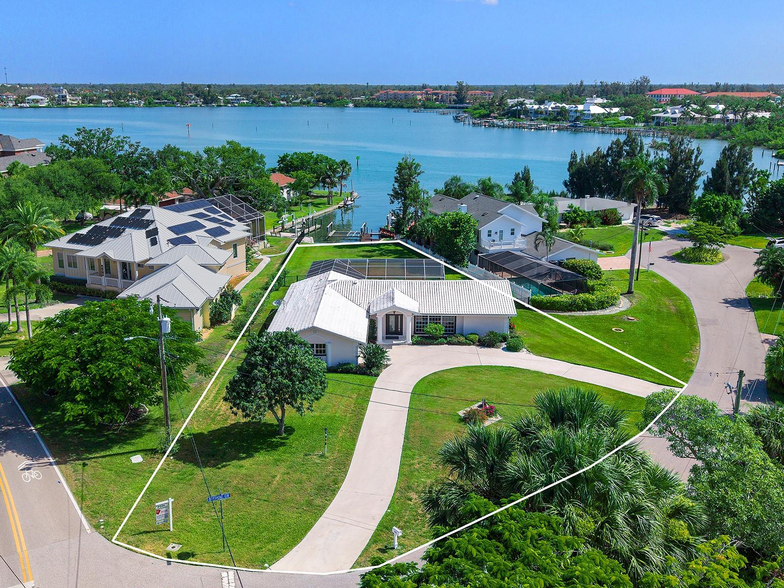 Single Family Residence in VENICE, FL - Daniel Dourado