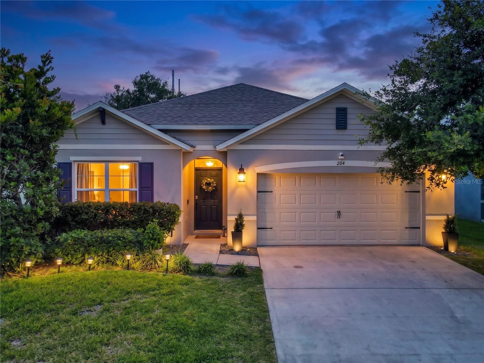 Single Family Residence in DELAND, FL - Daniel Dourado