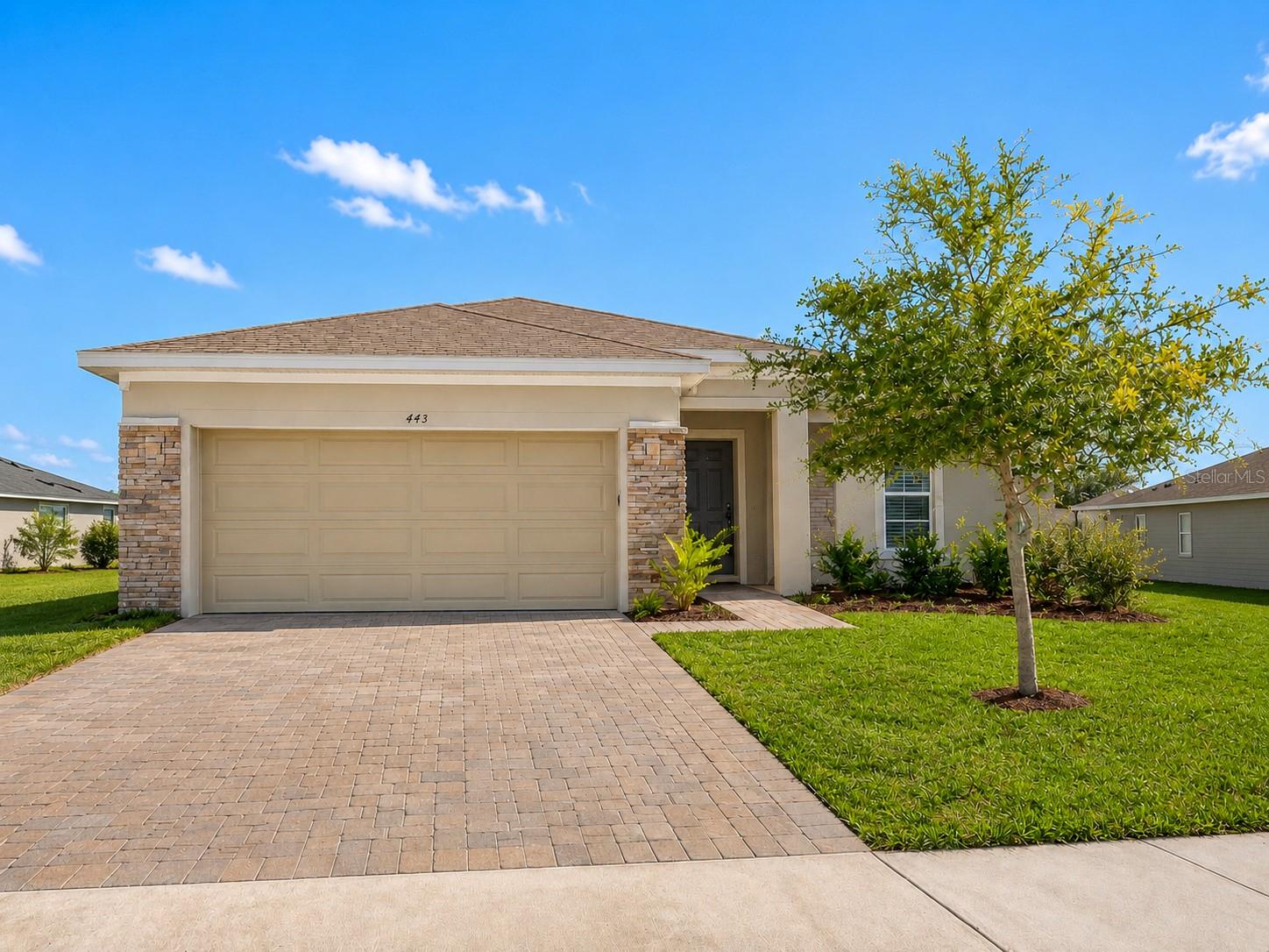 Single Family Residence in GROVELAND, FL - Daniel Dourado