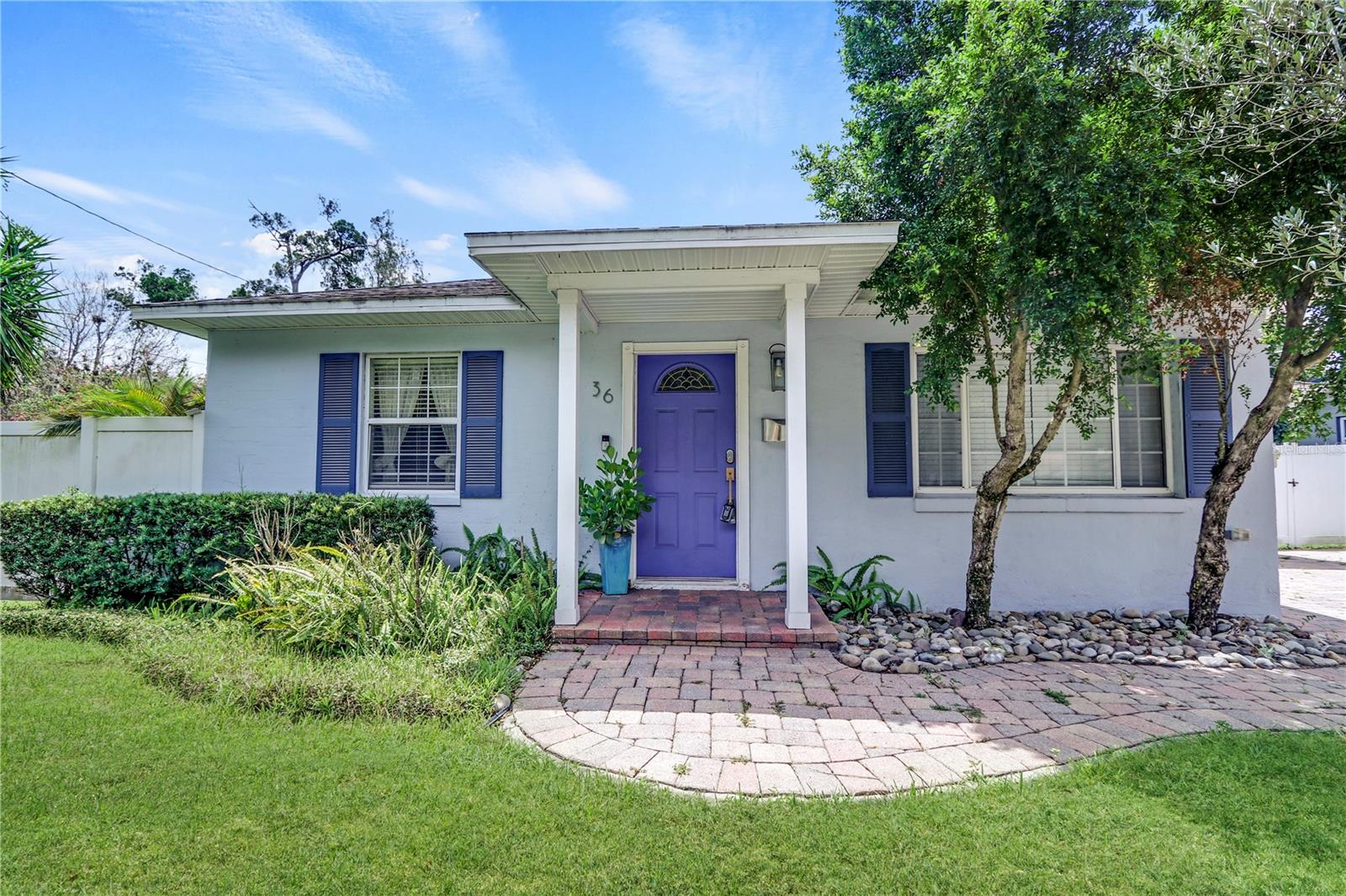Single Family Residence in ORLANDO, FL - Daniel Dourado