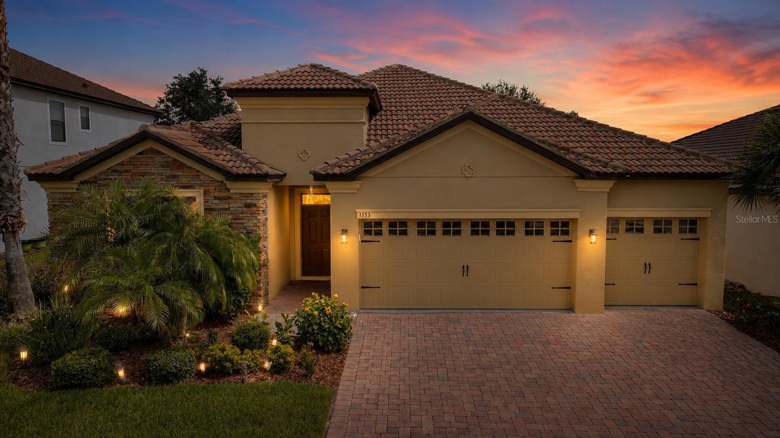 Single Family Residence in DAVENPORT, FL - Daniel Dourado