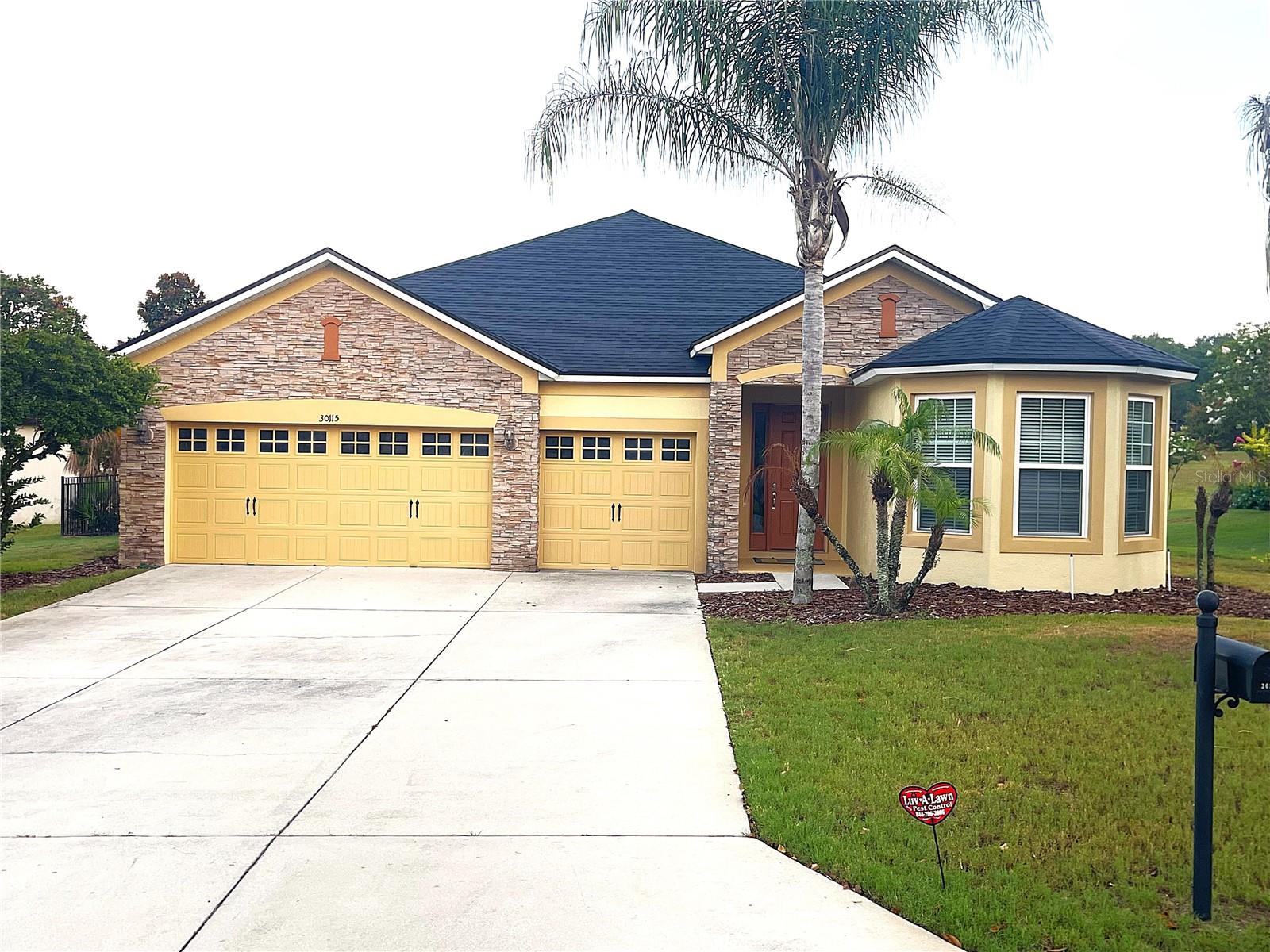 Single Family Residence em MOUNT DORA, FL - Daniel Dourado