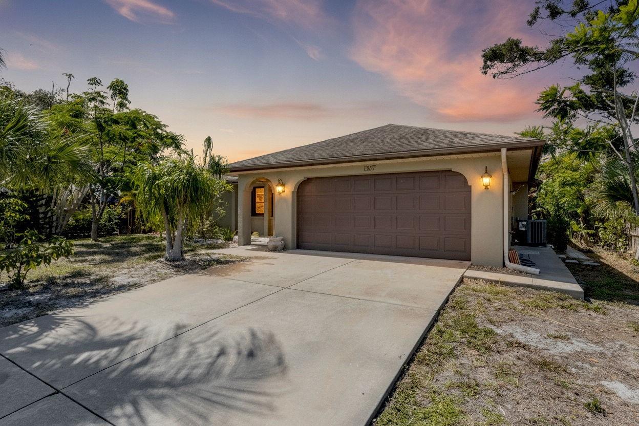 Single Family Residence in ENGLEWOOD, FL - Daniel Dourado