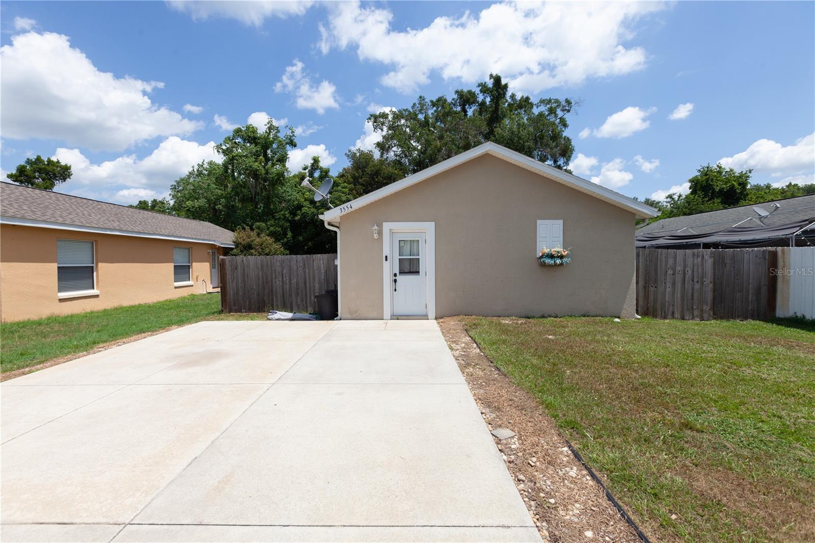Single Family Residence in WILDWOOD, FL - Daniel Dourado