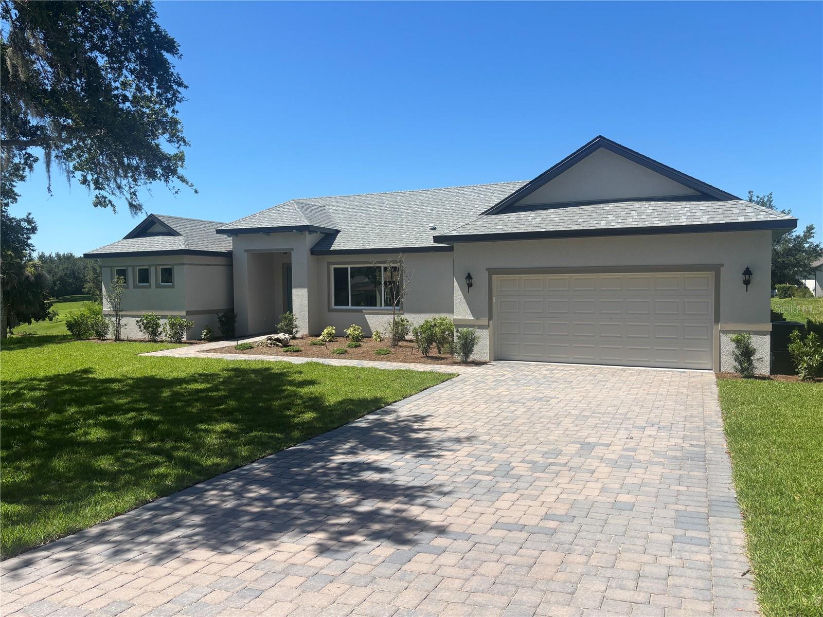 Single Family Residence in LADY LAKE, FL - Daniel Dourado