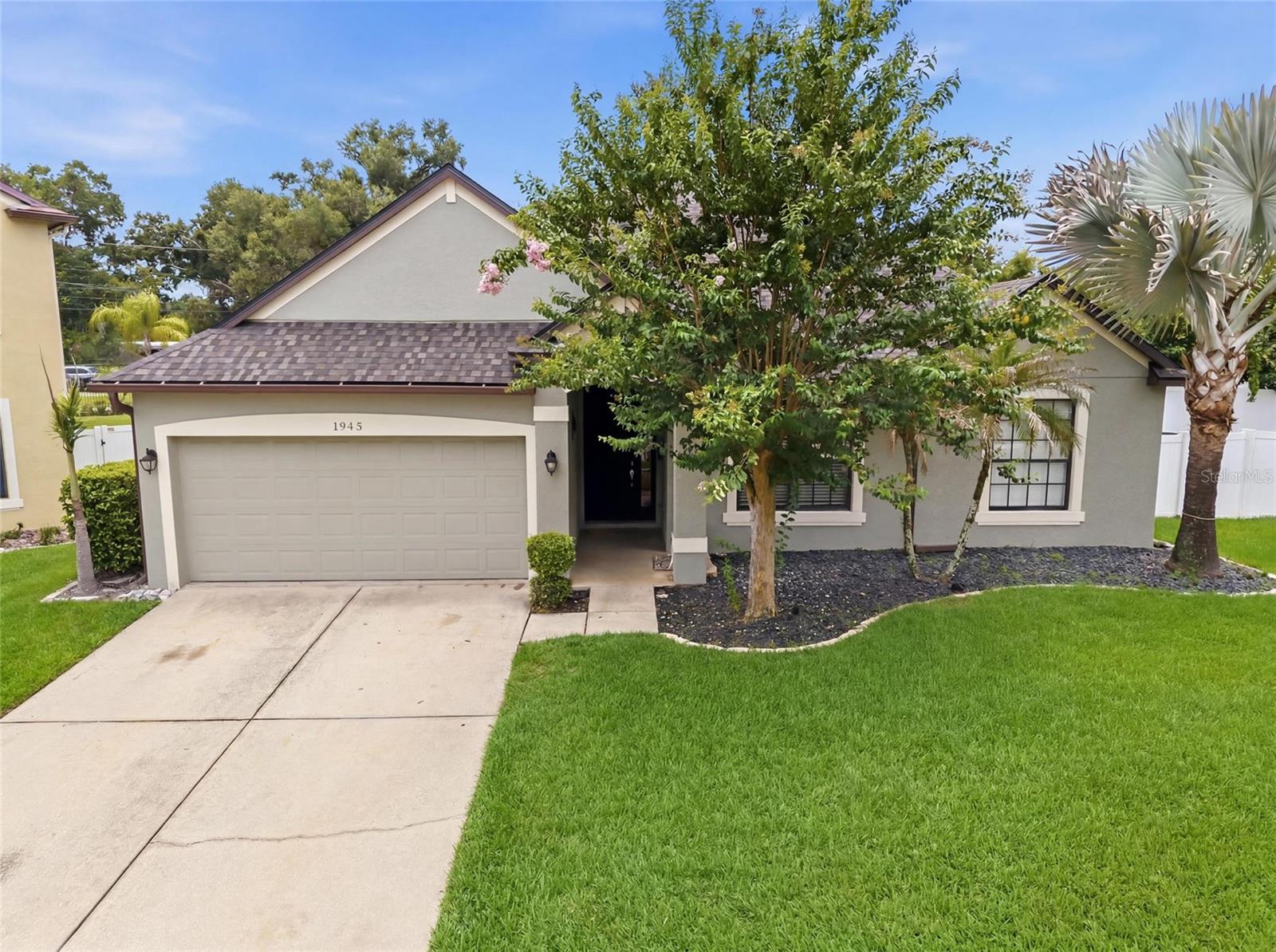 Single Family Residence in DOVER, FL - Daniel Dourado