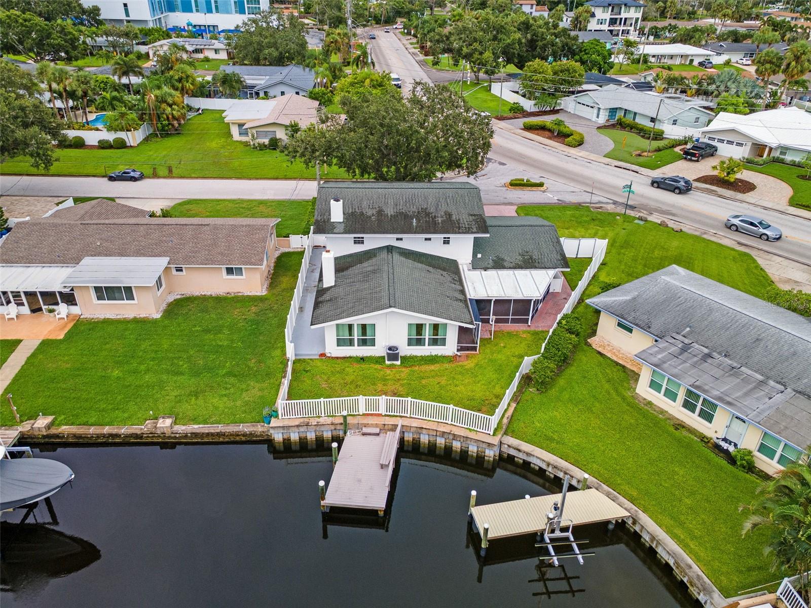 Single Family Residence in ST PETERSBURG, FL - Daniel Dourado