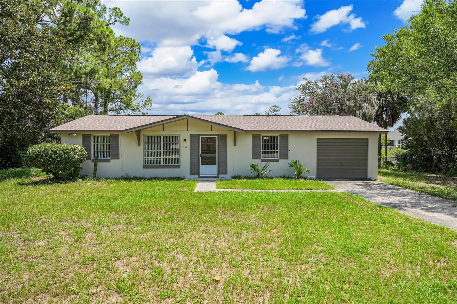 Single Family Residence in DELTONA, FL - Daniel Dourado