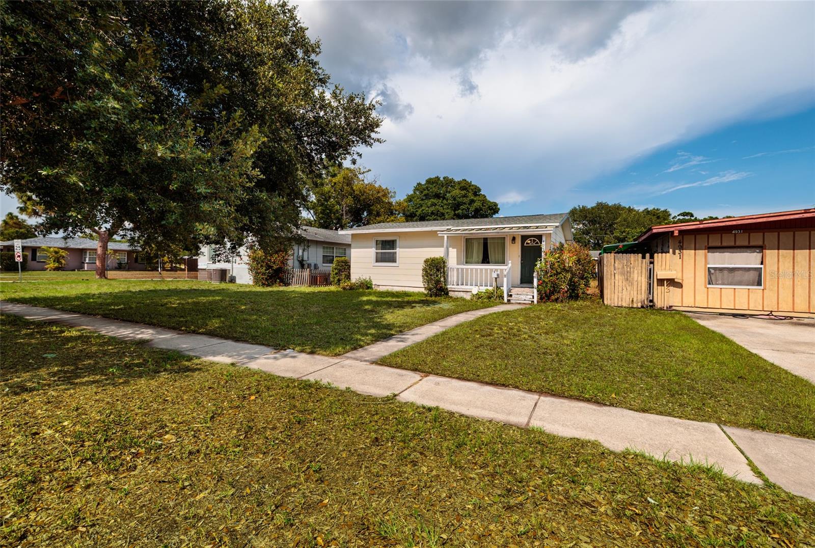 Single Family Residence in ST PETERSBURG, FL - Daniel Dourado