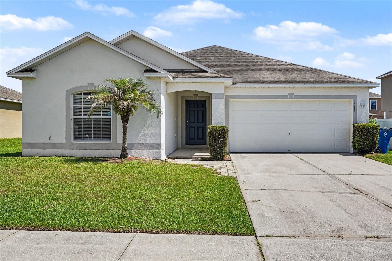 Single Family Residence in EAGLE LAKE, FL - Daniel Dourado
