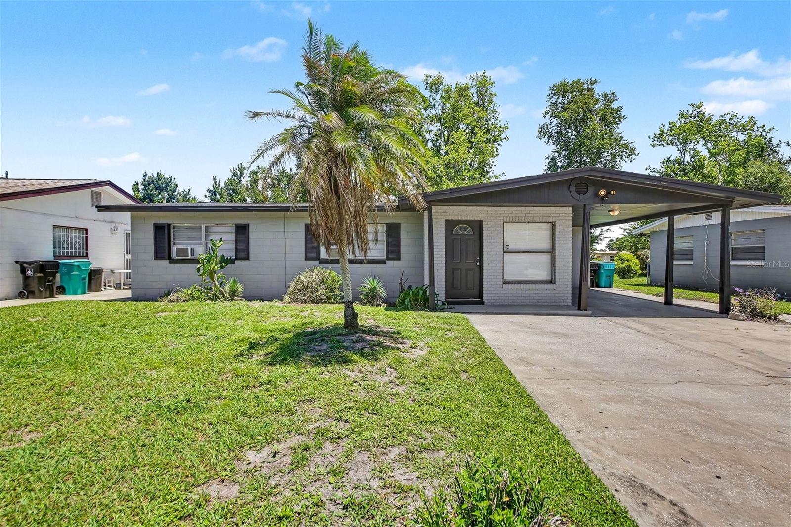 Single Family Residence in ORLANDO, FL - Daniel Dourado