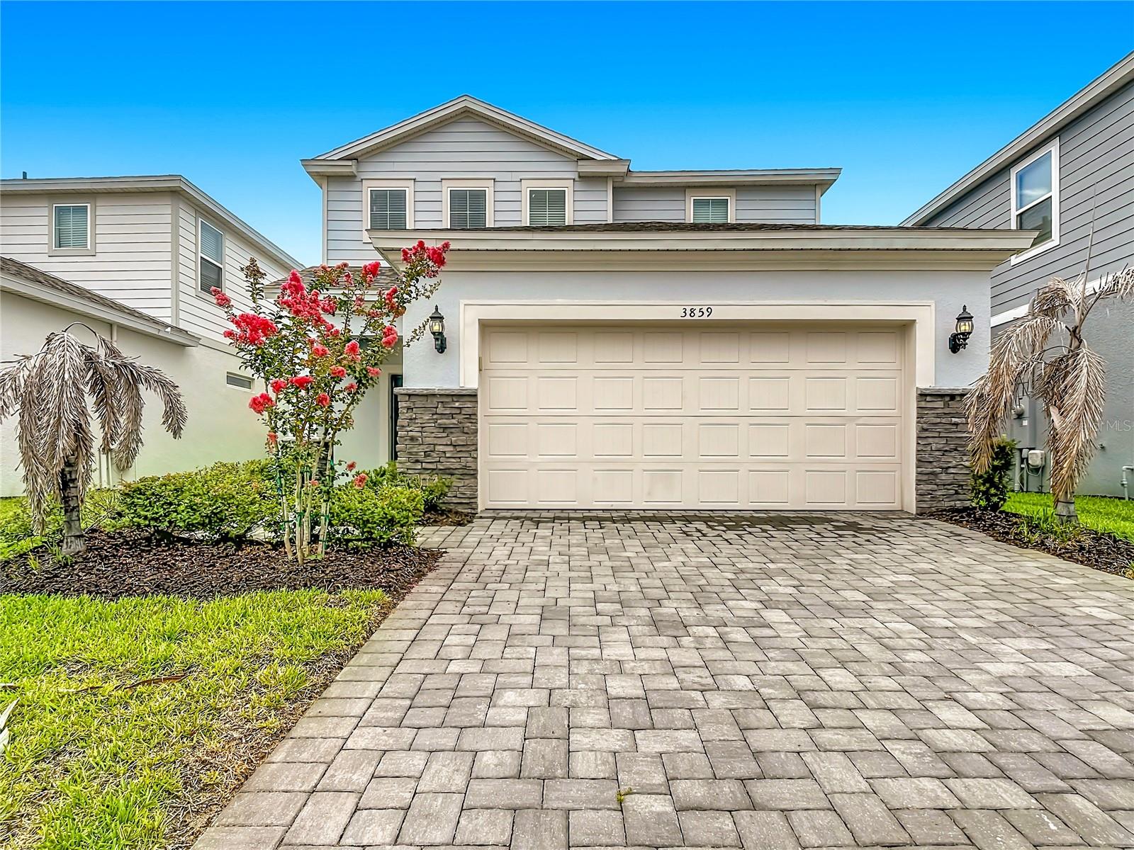 Single Family Residence in DAVENPORT, FL - Daniel Dourado