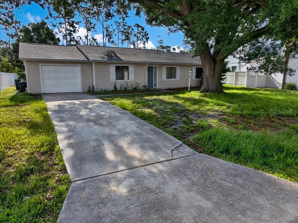 Single Family Residence em PALM COAST, FL - Daniel Dourado