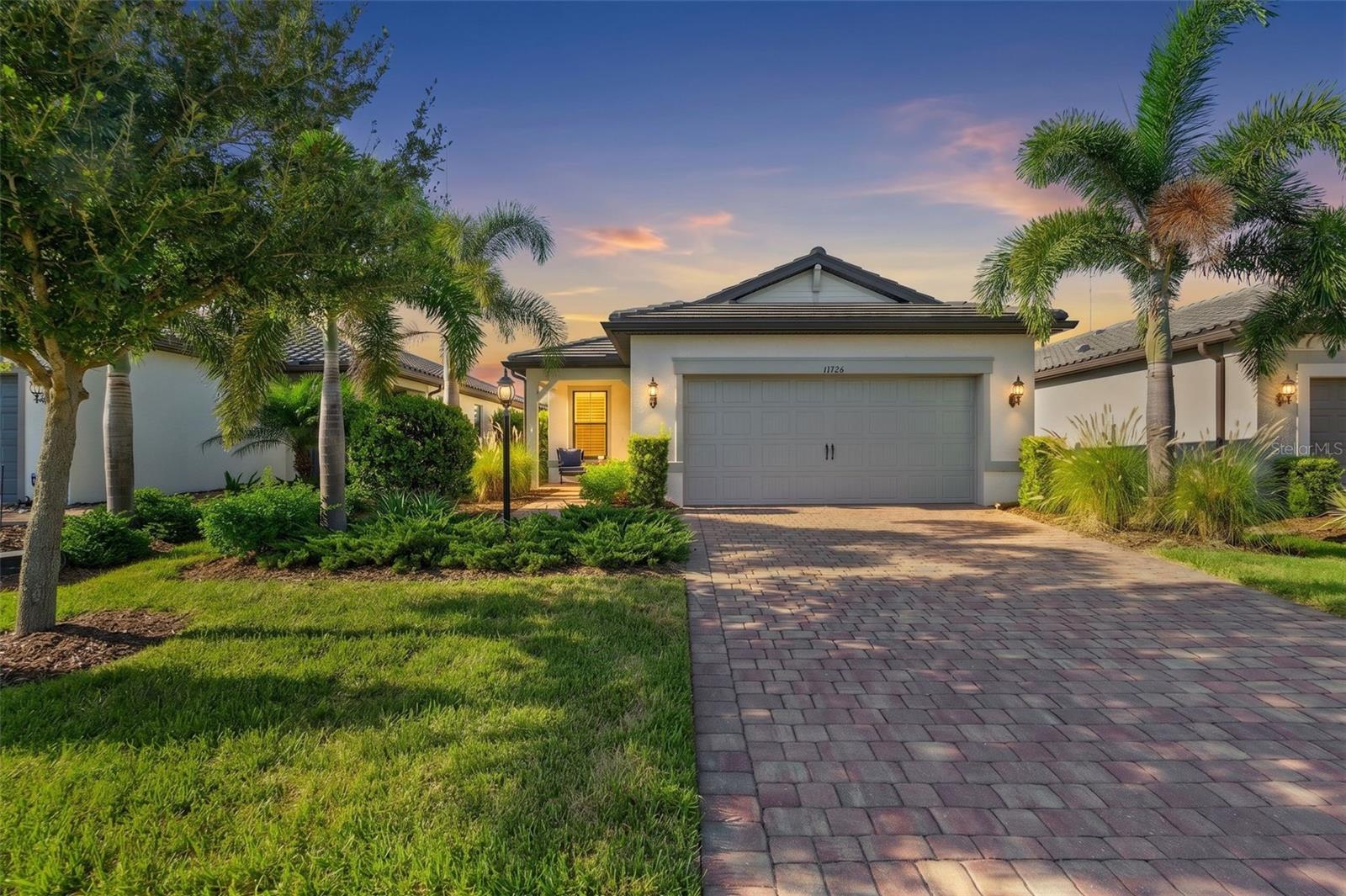 Single Family Residence in BRADENTON, FL - Daniel Dourado