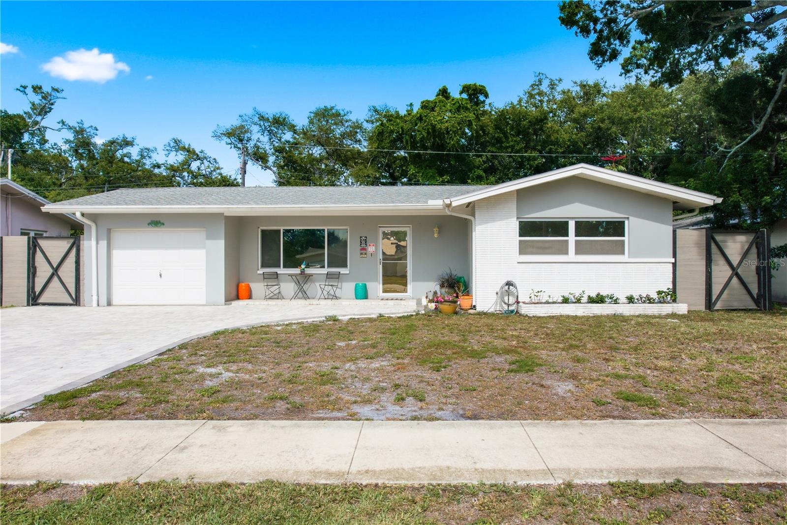 Single Family Residence in LARGO, FL - Daniel Dourado