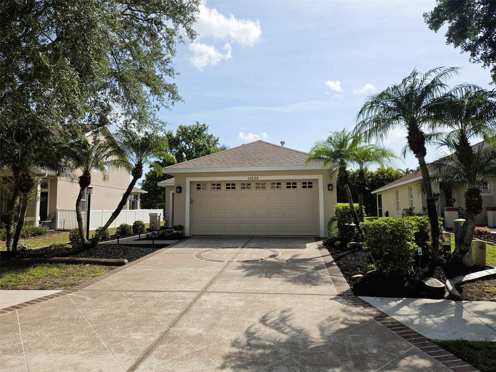Single Family Residence in BRADENTON, FL - Daniel Dourado