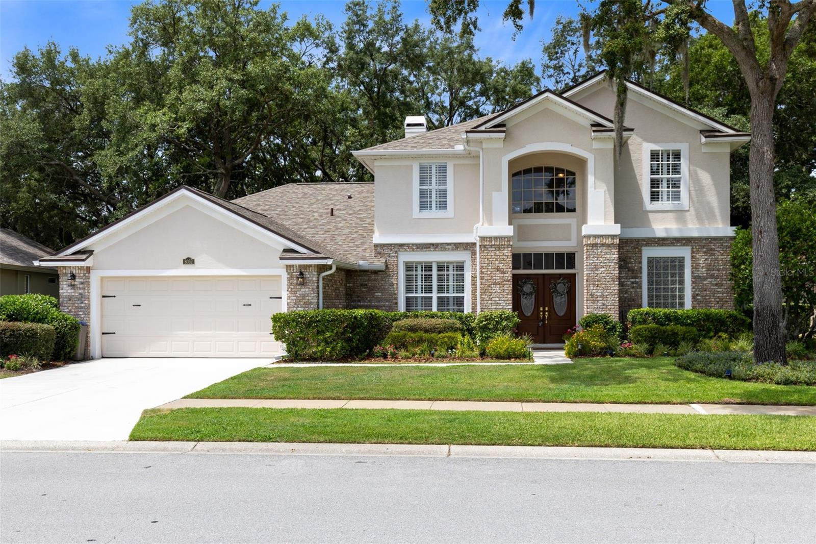 Single Family Residence in MOUNT DORA, FL - Daniel Dourado