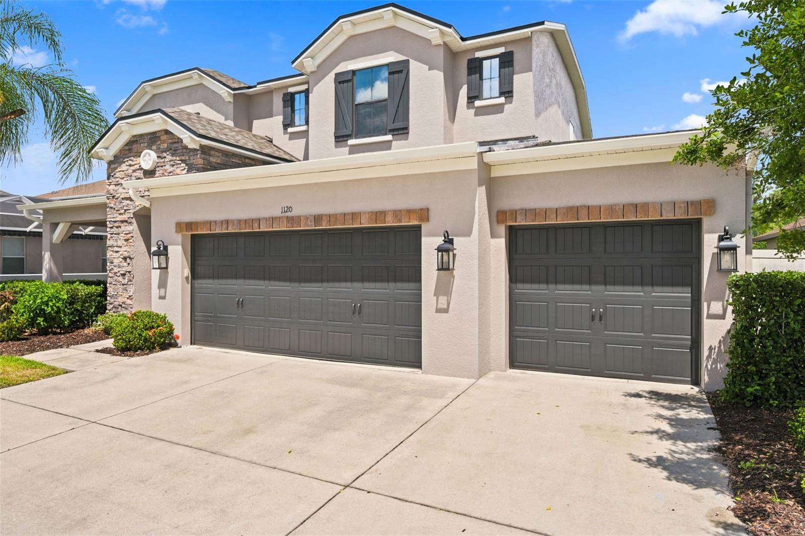 Single Family Residence in TRINITY, FL - Daniel Dourado