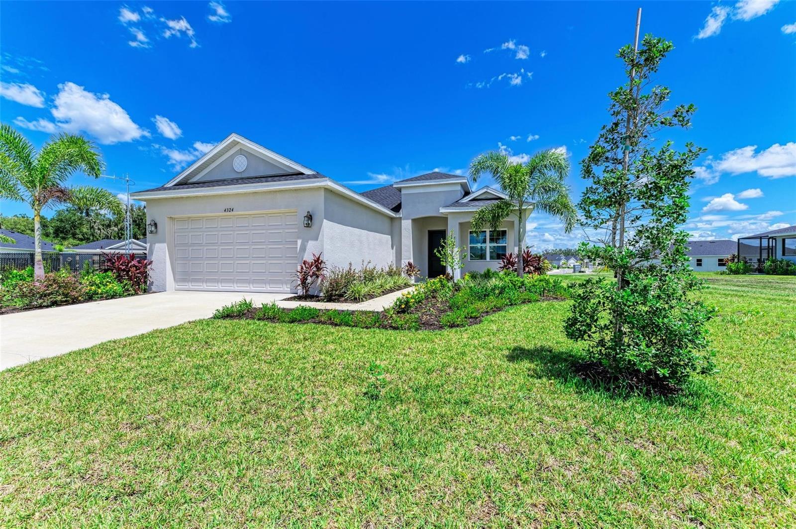 Single Family Residence in PARRISH, FL - Daniel Dourado