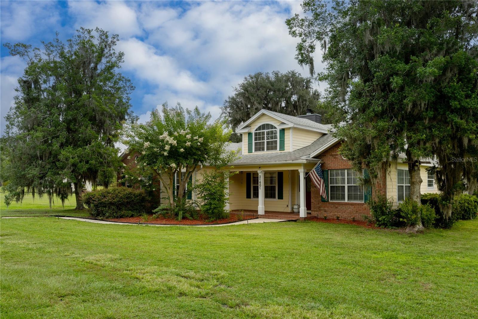 Single Family Residence in ALACHUA, FL - Daniel Dourado