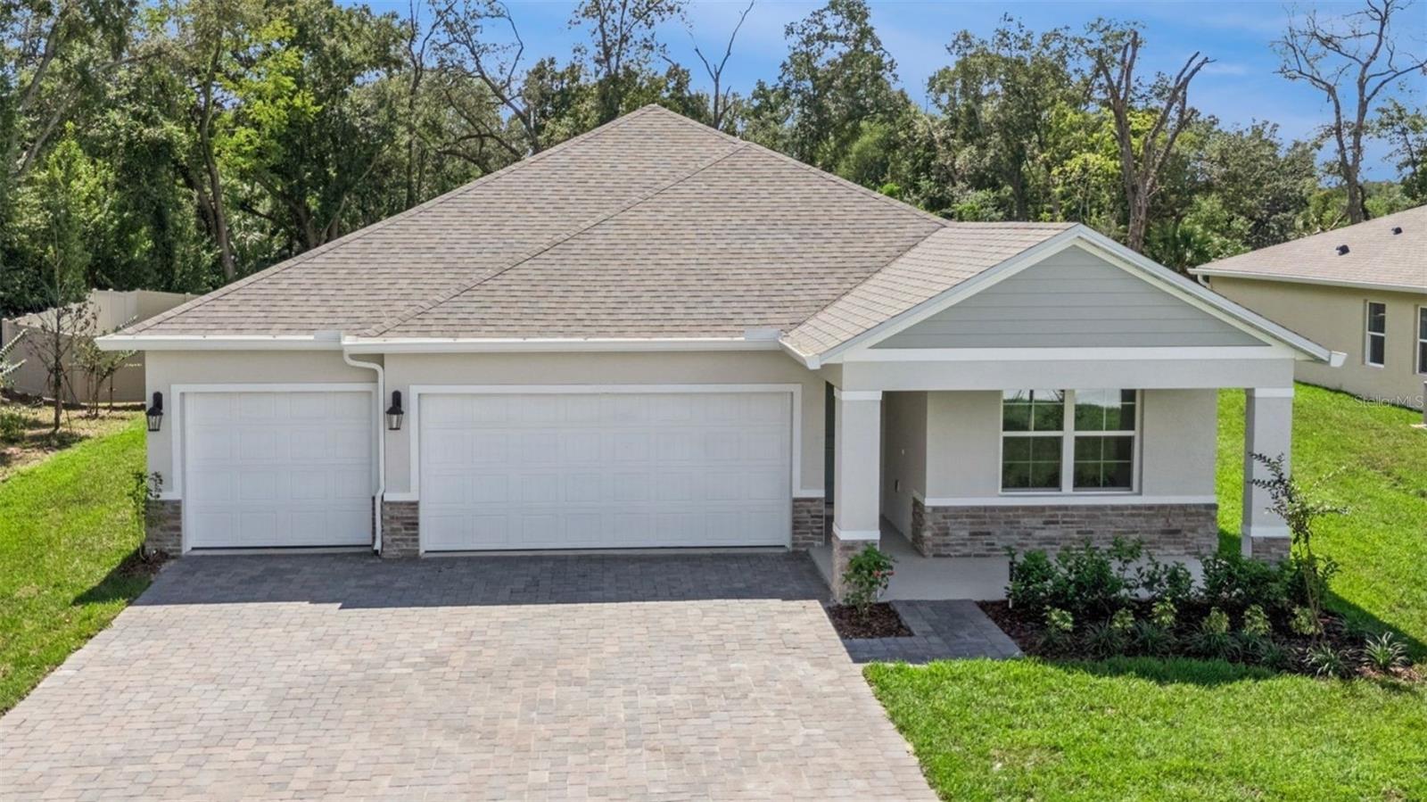 Single Family Residence in DAYTONA BEACH, FL - Daniel Dourado