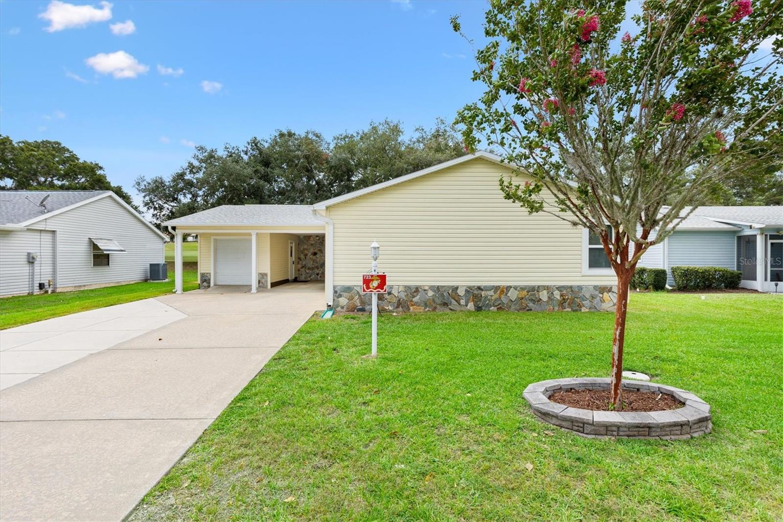Single Family Residence em LADY LAKE, FL - Daniel Dourado