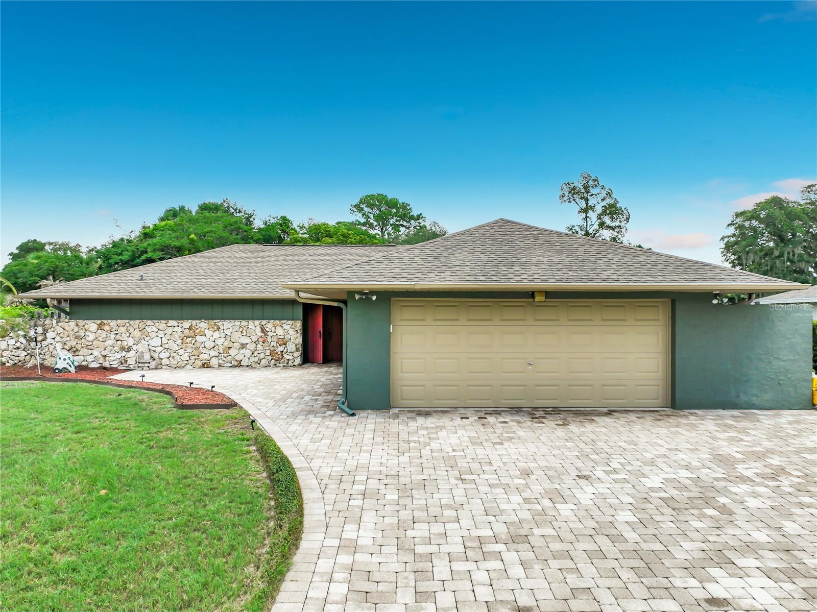 Single Family Residence in ORLANDO, FL - Daniel Dourado