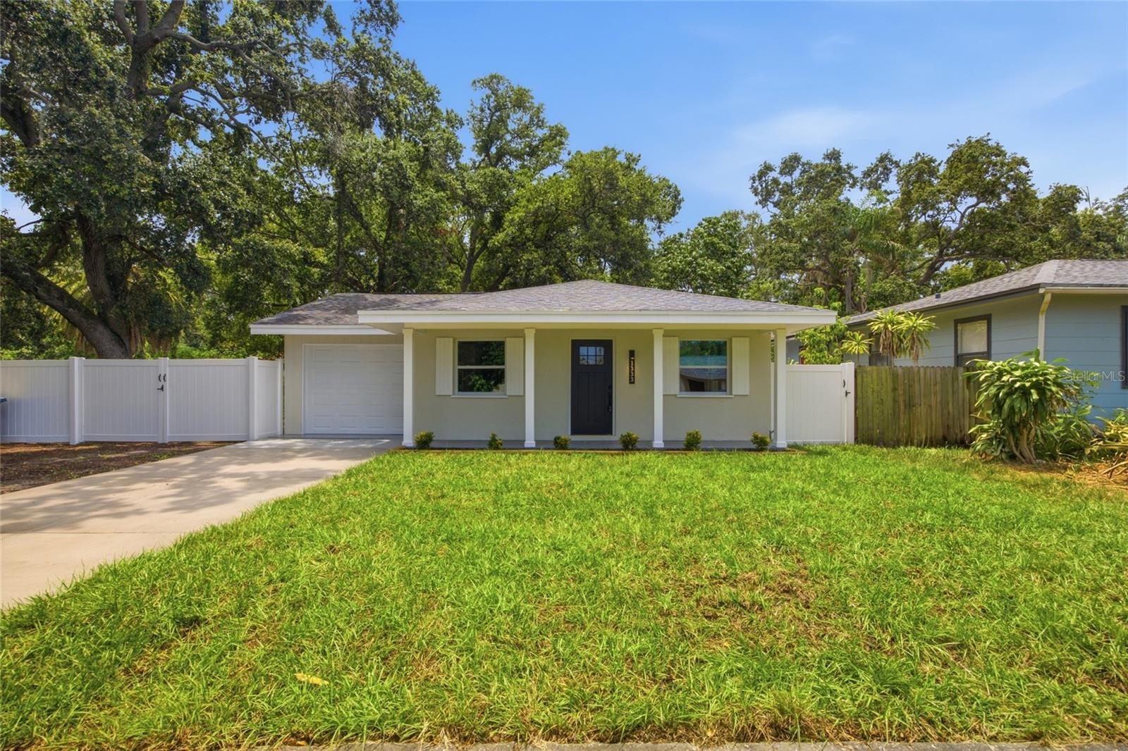 Single Family Residence em CLEARWATER, FL - Daniel Dourado