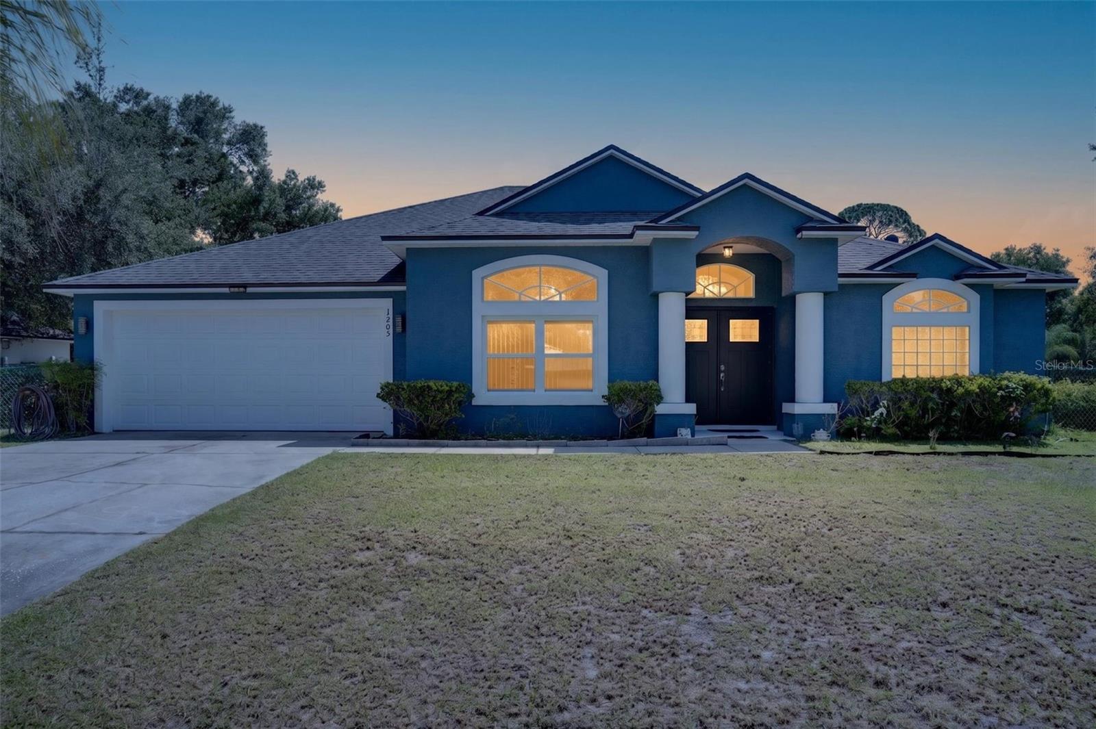 Single Family Residence in DELTONA, FL - Daniel Dourado