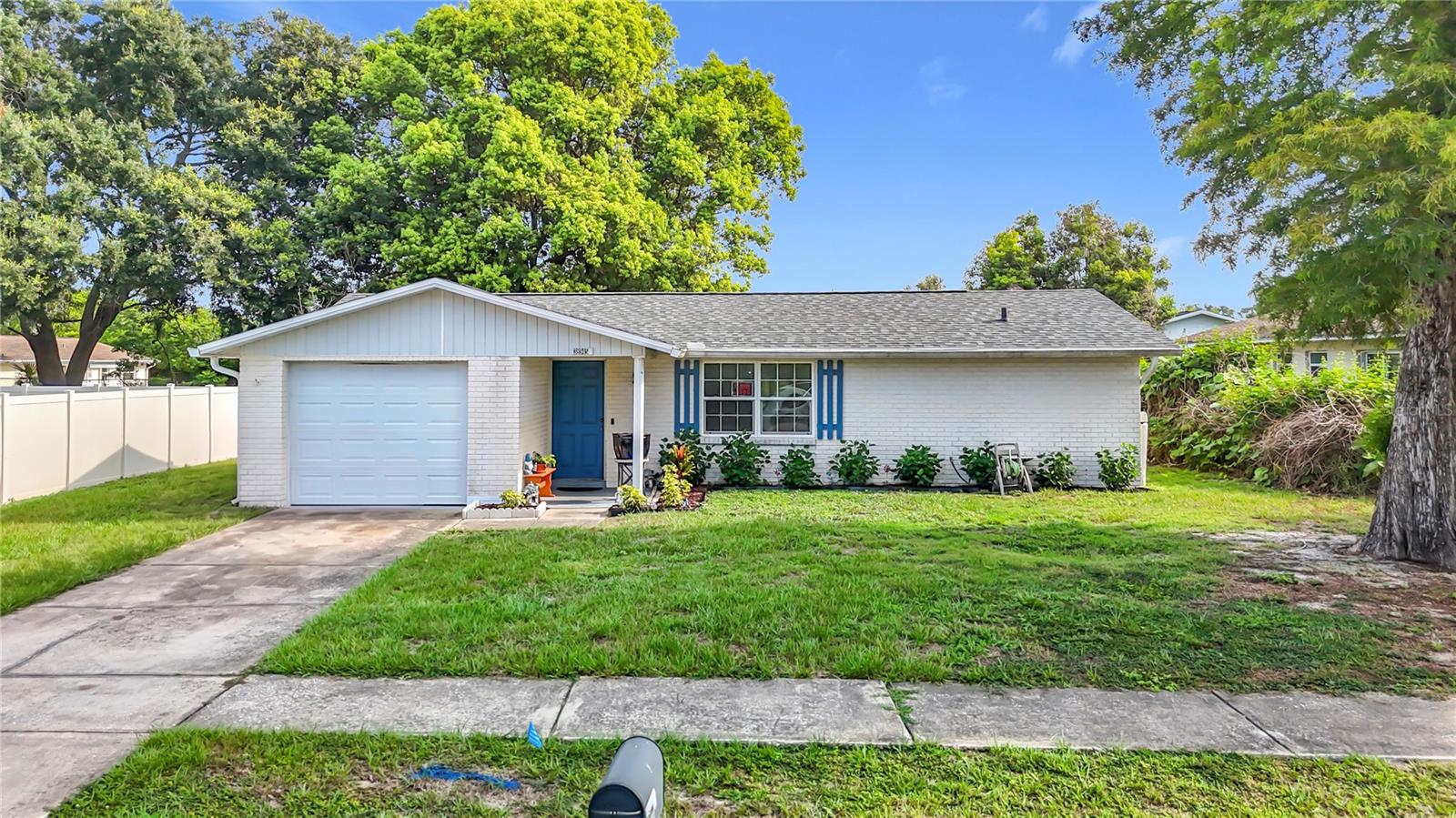 Single Family Residence in ZEPHYRHILLS, FL - Daniel Dourado