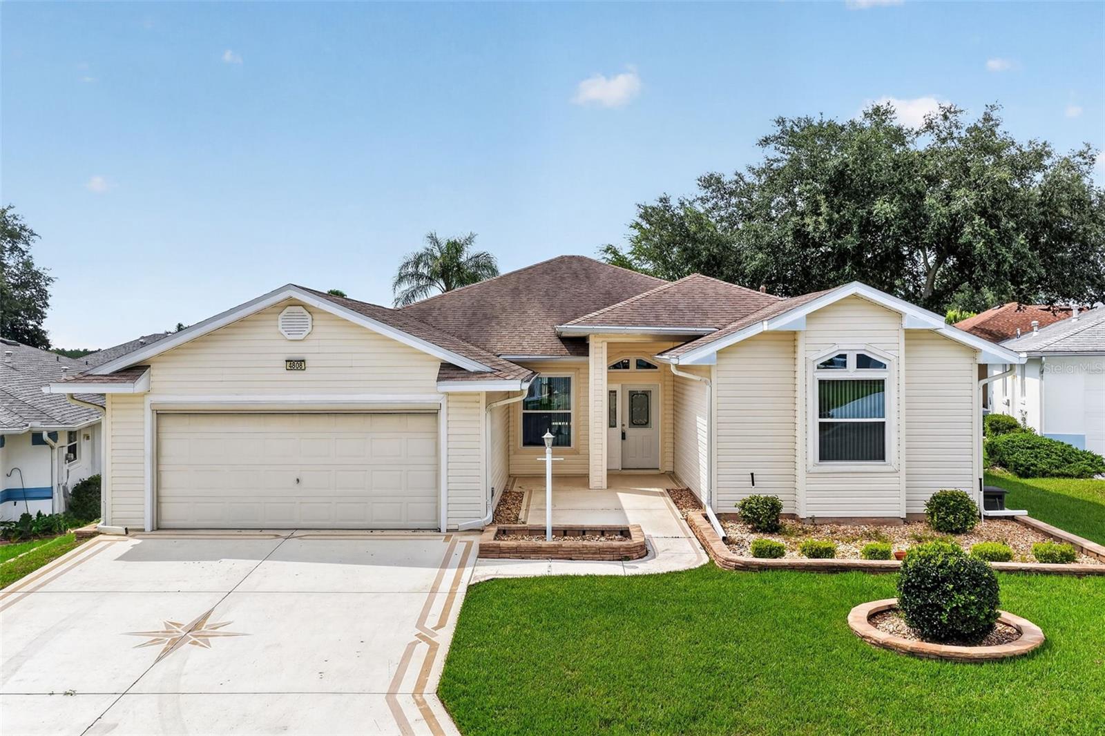 Single Family Residence in LEESBURG, FL - Daniel Dourado
