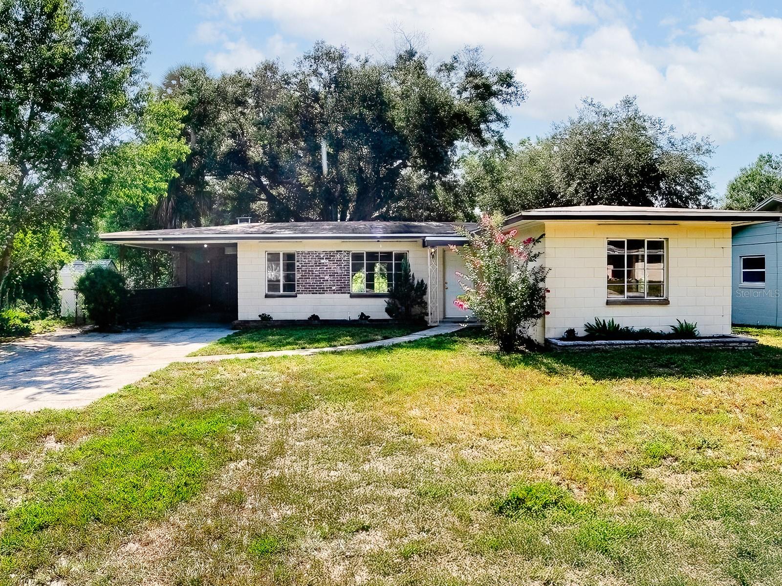Single Family Residence in LEESBURG, FL - Daniel Dourado
