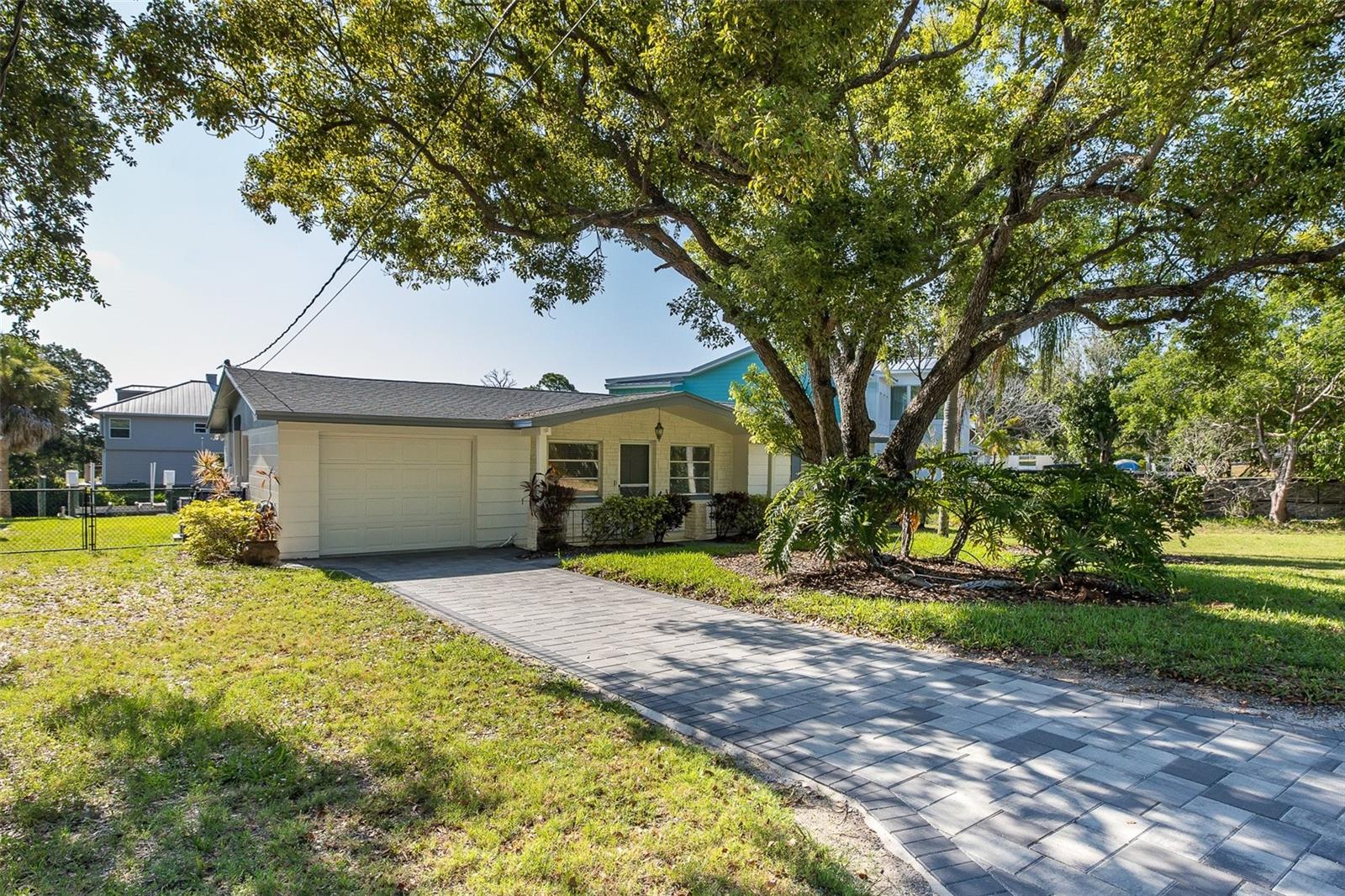 Single Family Residence em HOLIDAY, FL - Daniel Dourado