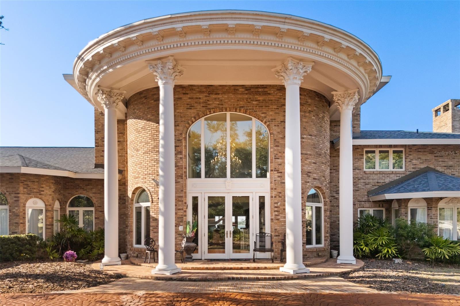 Single Family Residence in BRADENTON, FL - Daniel Dourado