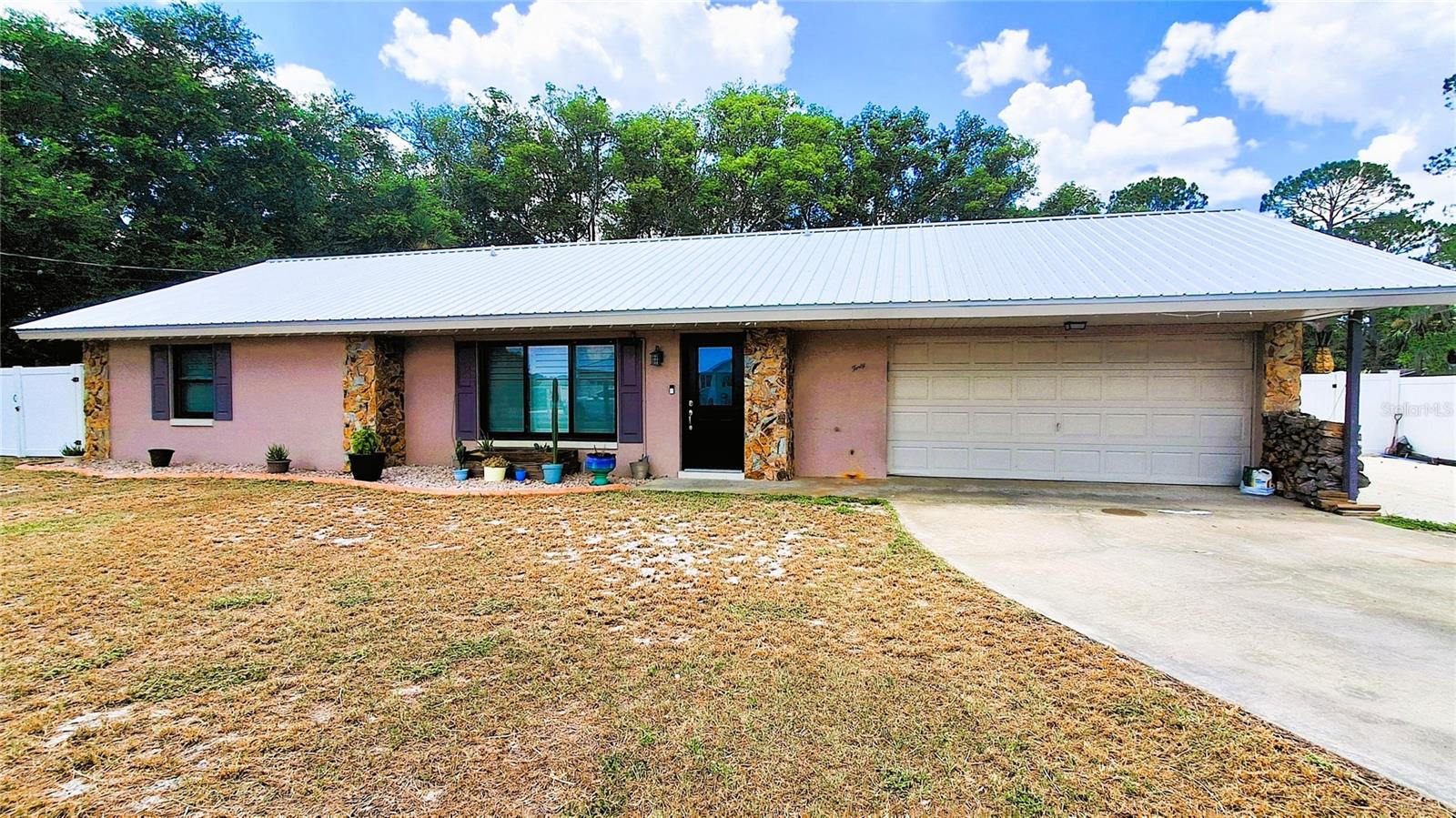 Single Family Residence in SUMMERFIELD, FL - Daniel Dourado