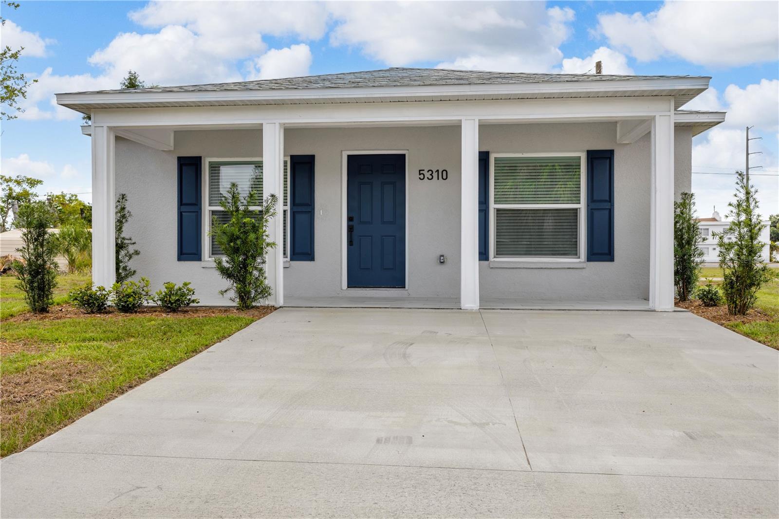 Single Family Residence in BRADENTON, FL - Daniel Dourado