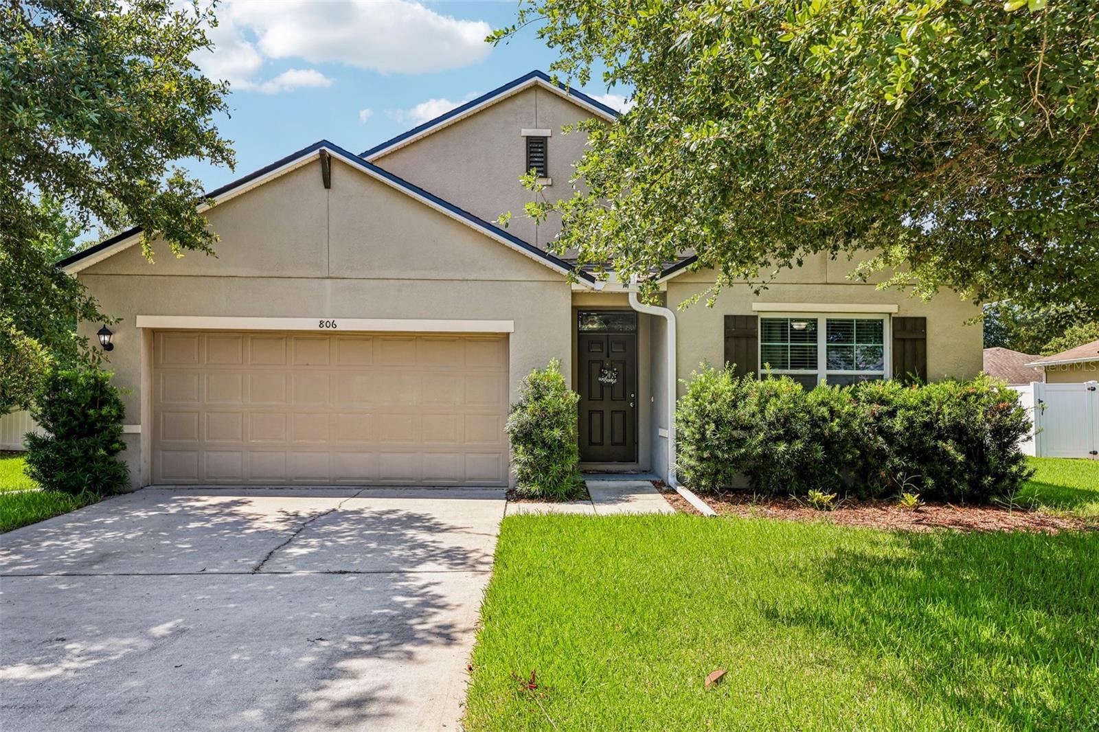 Single Family Residence in DELAND, FL - Daniel Dourado