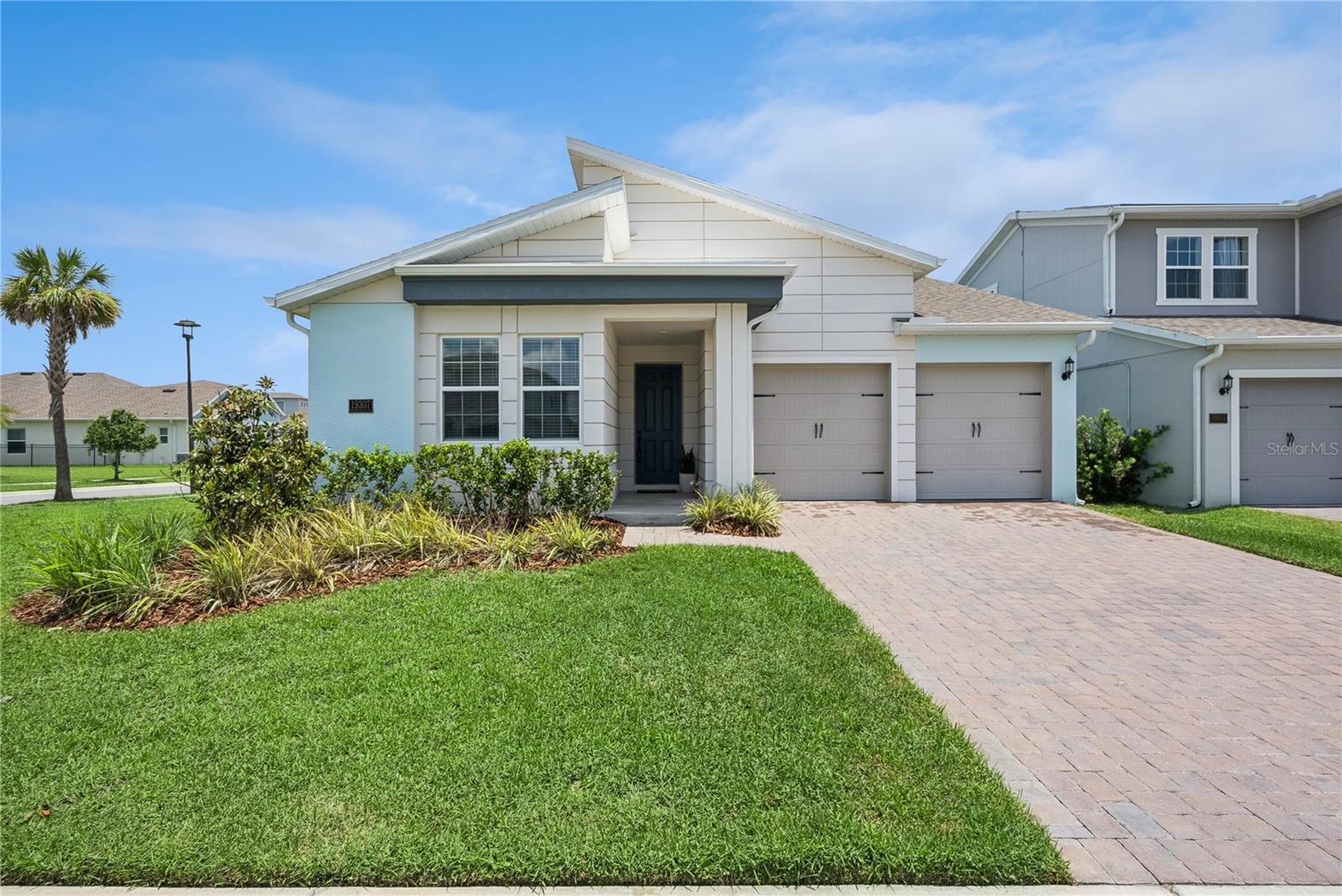 Single Family Residence in ORLANDO, FL - Daniel Dourado