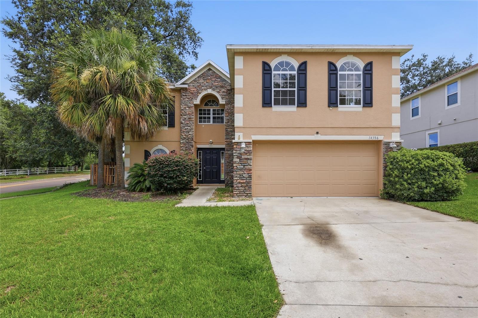 Single Family Residence in ALACHUA, FL - Daniel Dourado