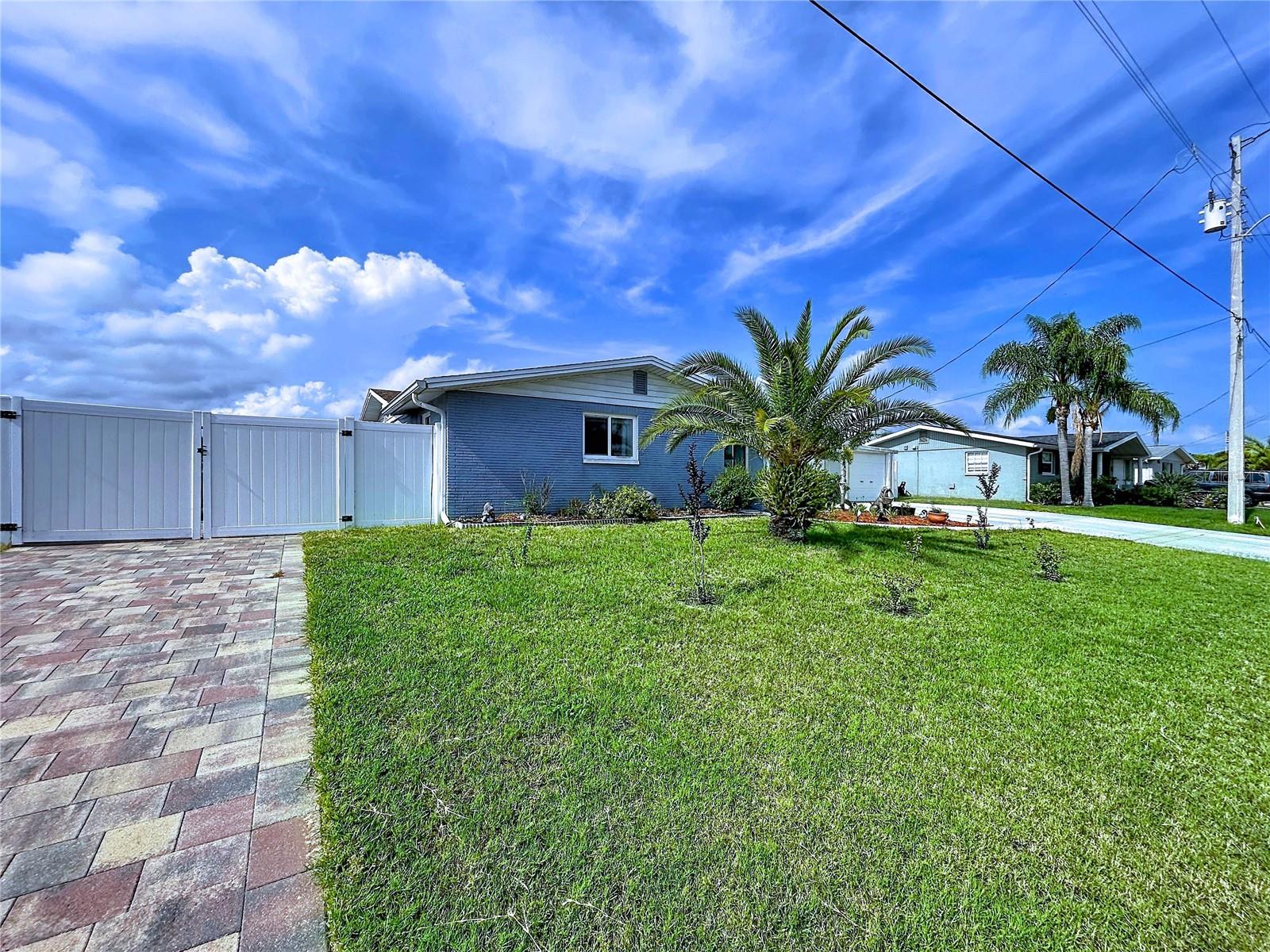 Single Family Residence in HUDSON, FL - Daniel Dourado