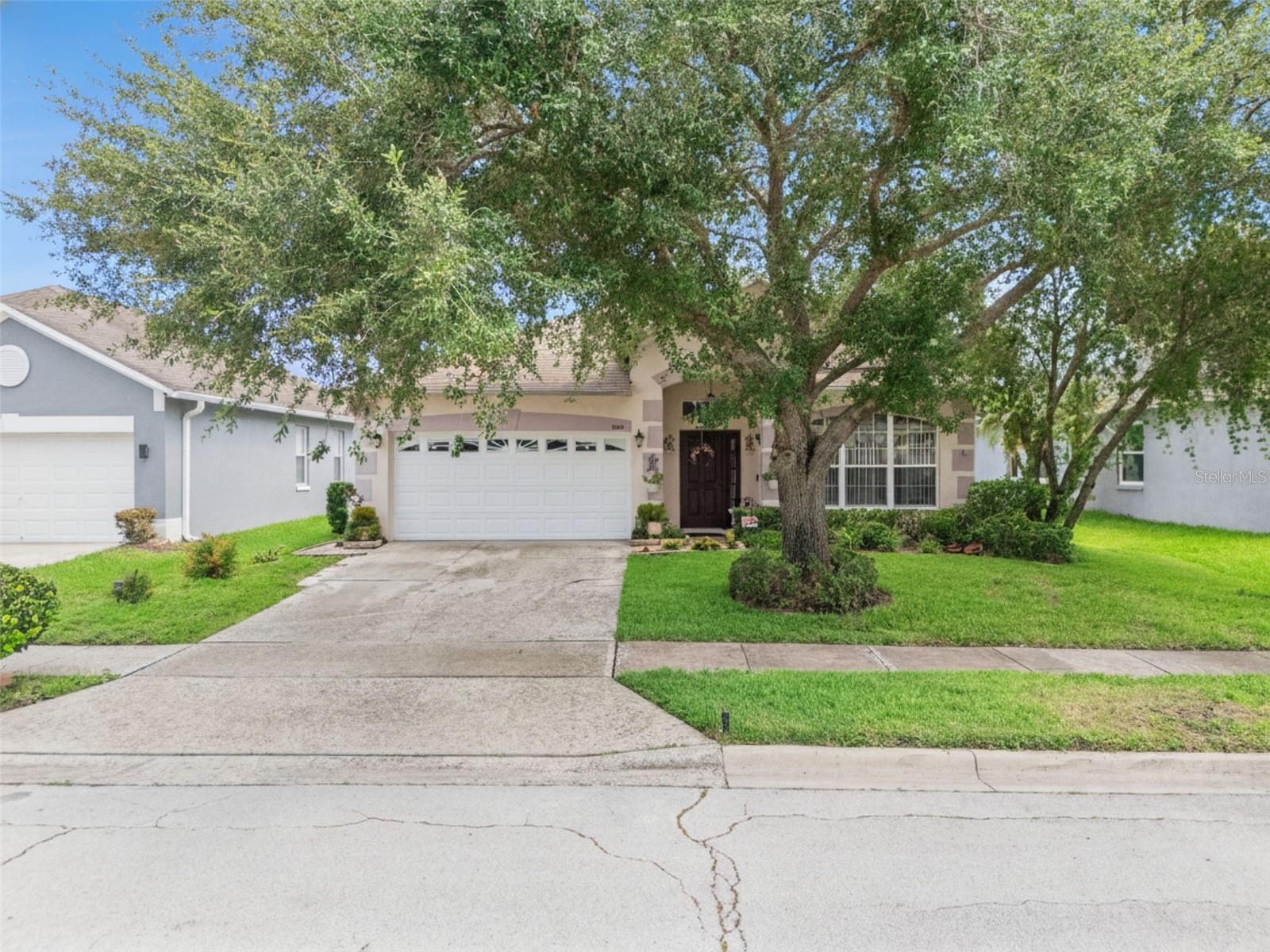 Single Family Residence in ORLANDO, FL - Daniel Dourado