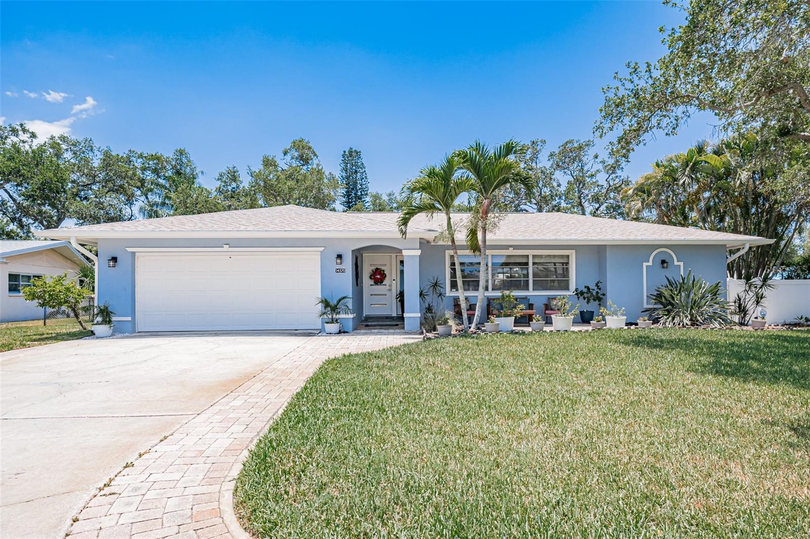 Single Family Residence in LARGO, FL - Daniel Dourado