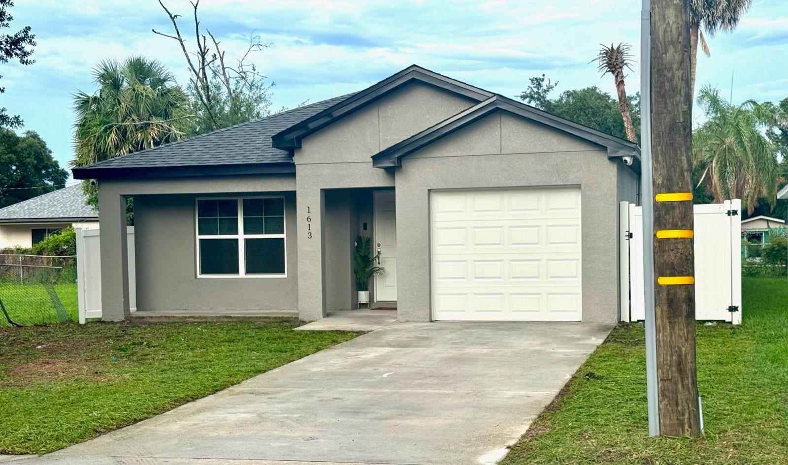 Single Family Residence in SANFORD, FL - Daniel Dourado