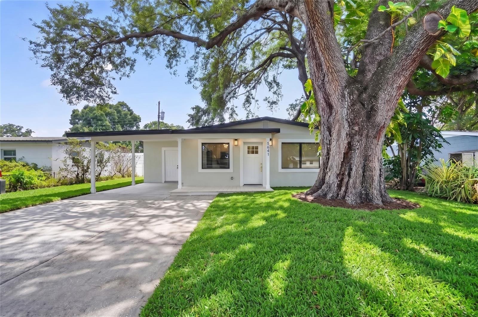 Single Family Residence in PINELLAS PARK, FL - Daniel Dourado