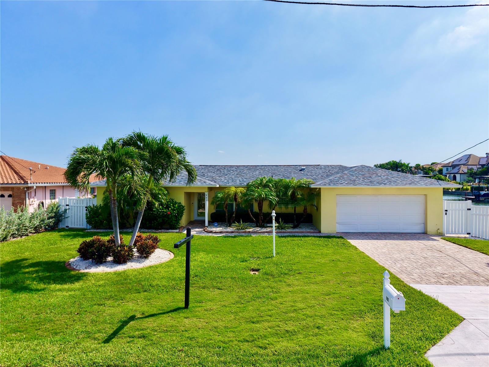Single Family Residence in LARGO, FL - Daniel Dourado